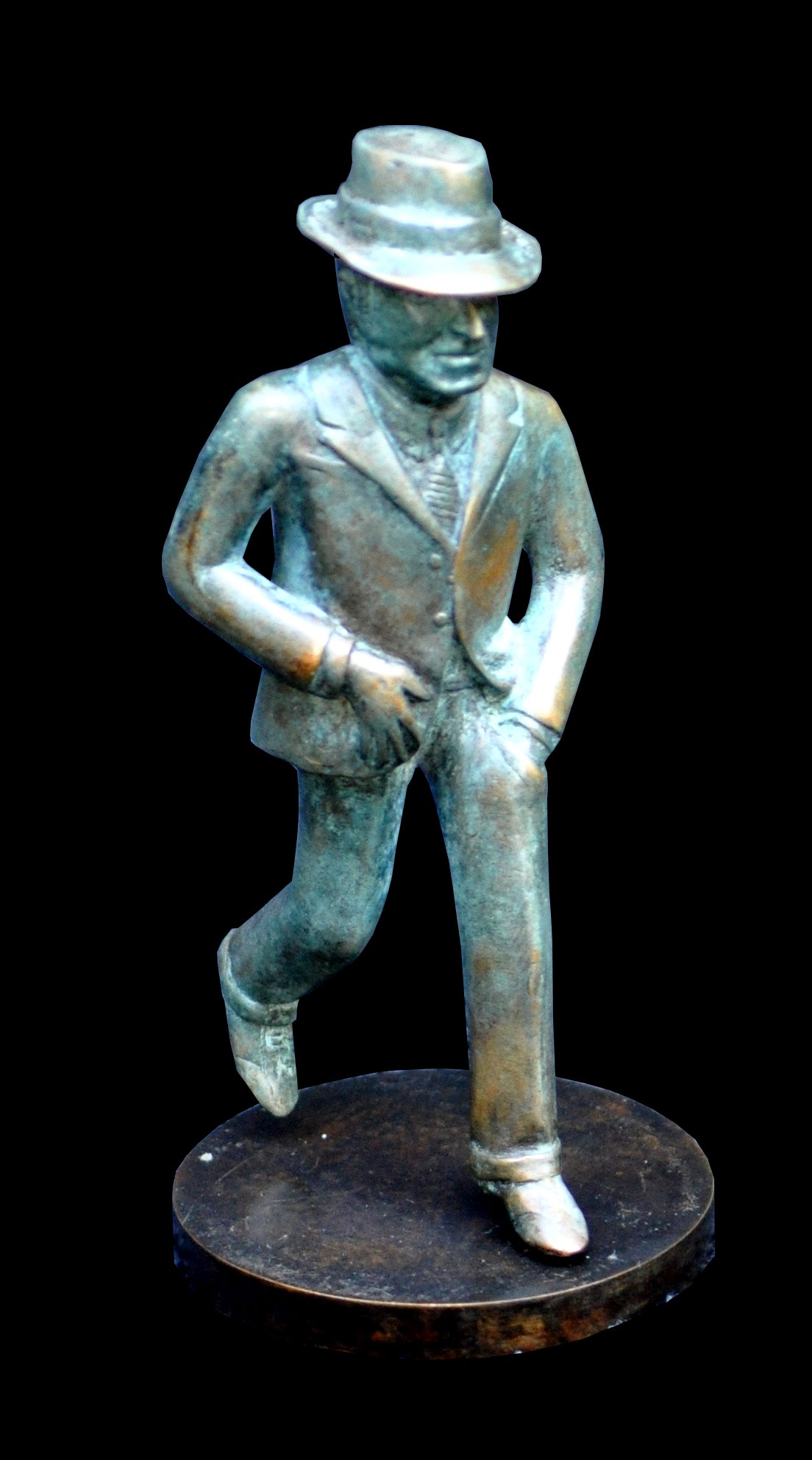 El viajero & Compradito (Bronze) - Contemporary Sculpture by Antonio Seguí