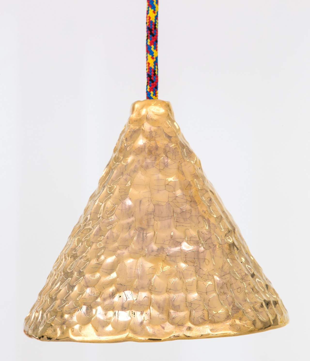 Gold Pendant (In collaboration with Sean Gerstley) - Contemporary Sculpture by Katie Stout