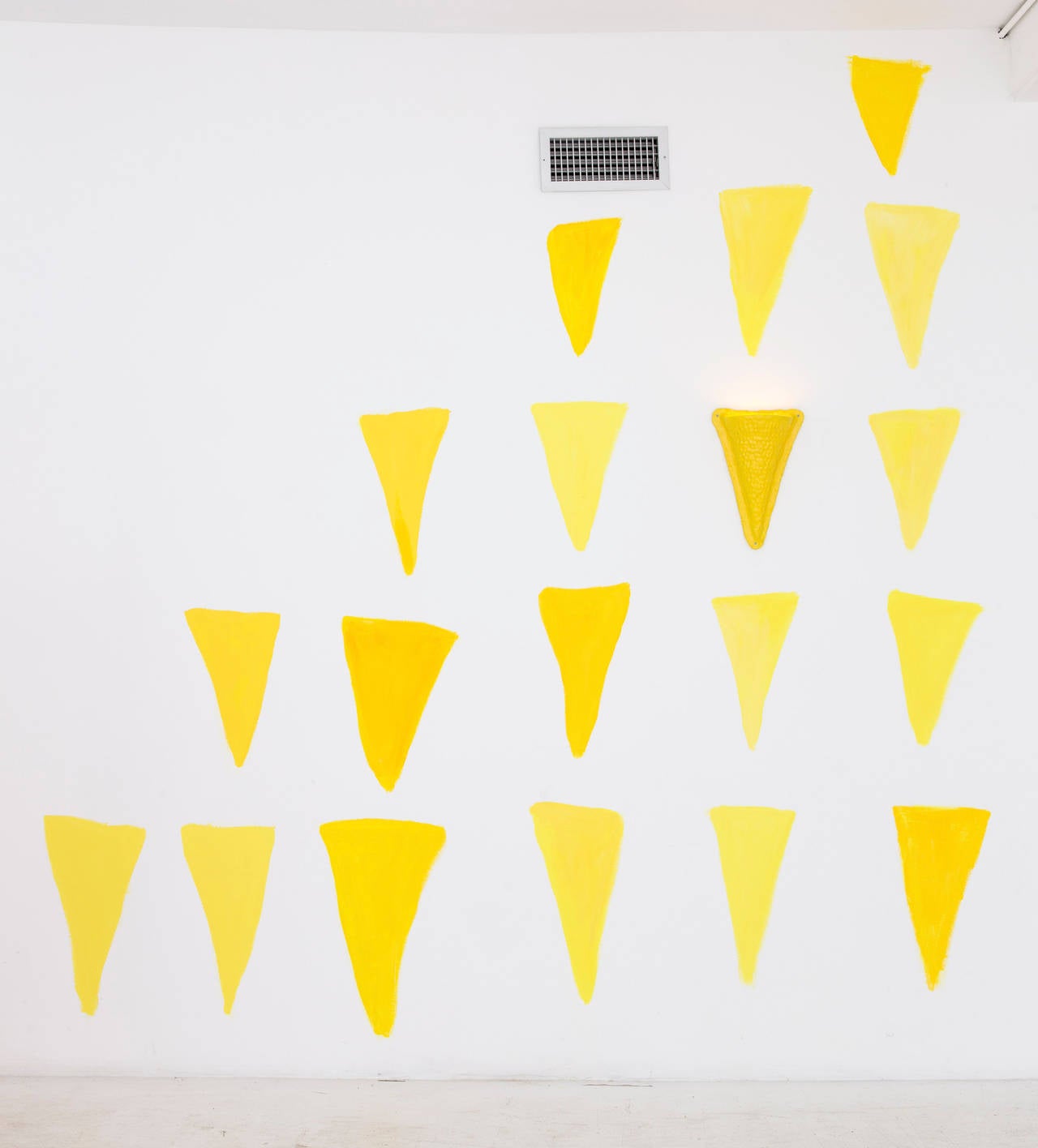 Yellow Fang Sconce (In collaboration with Sean Gerstley) - Contemporary Sculpture by Katie Stout