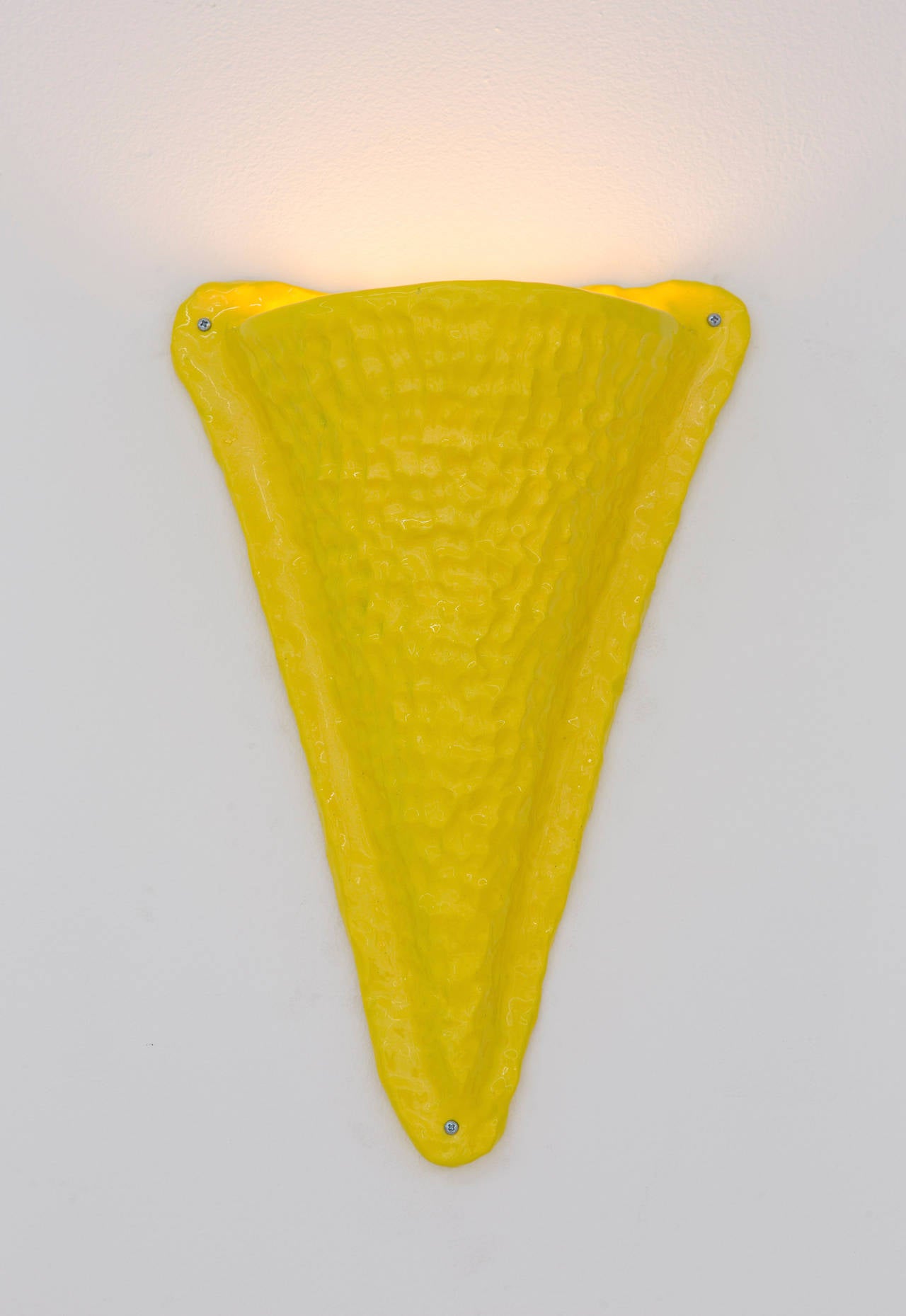 Yellow Fang Sconce (In collaboration with Sean Gerstley) - Sculpture by Katie Stout