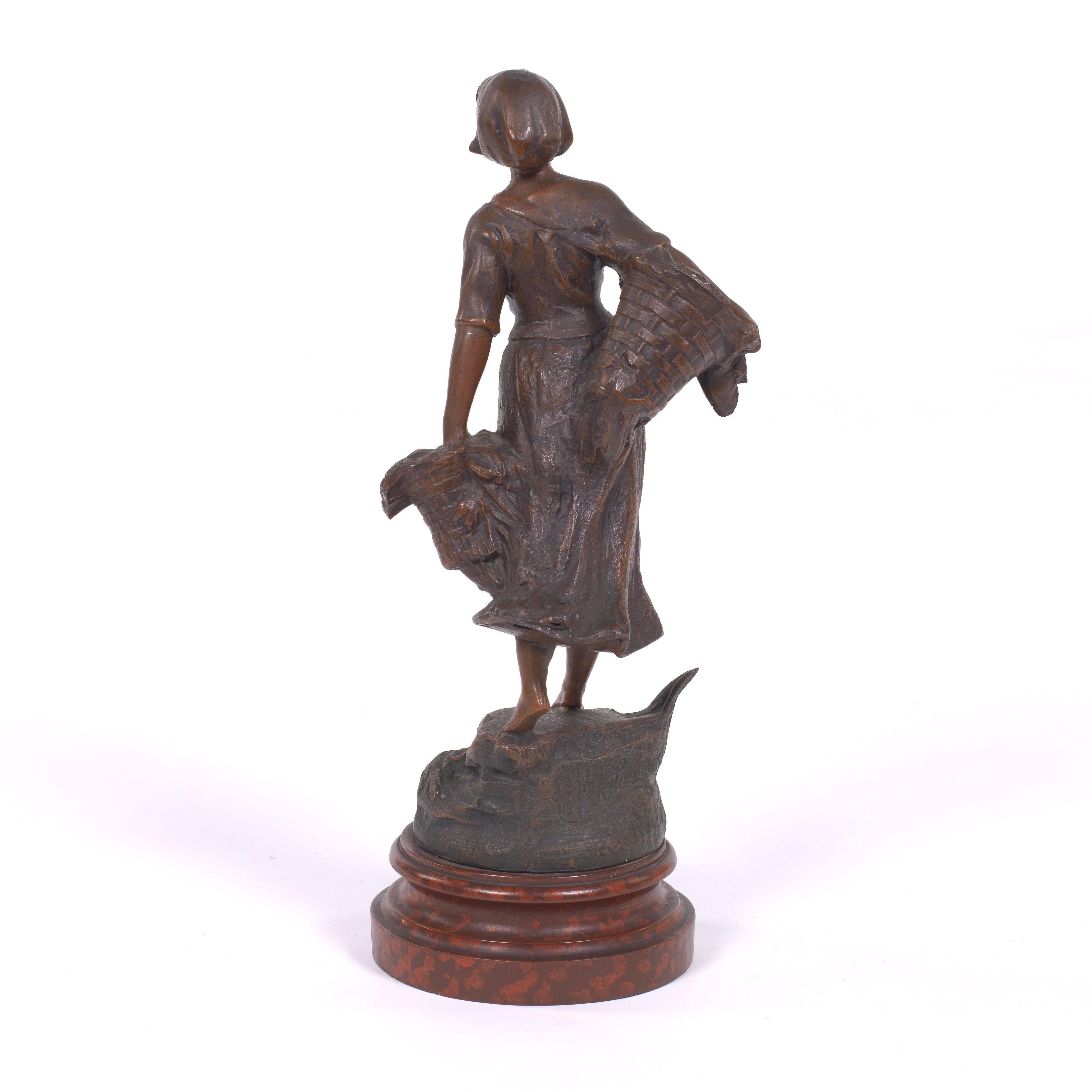 A La Mer - Marron Figurative Sculpture par Emil Fuchs