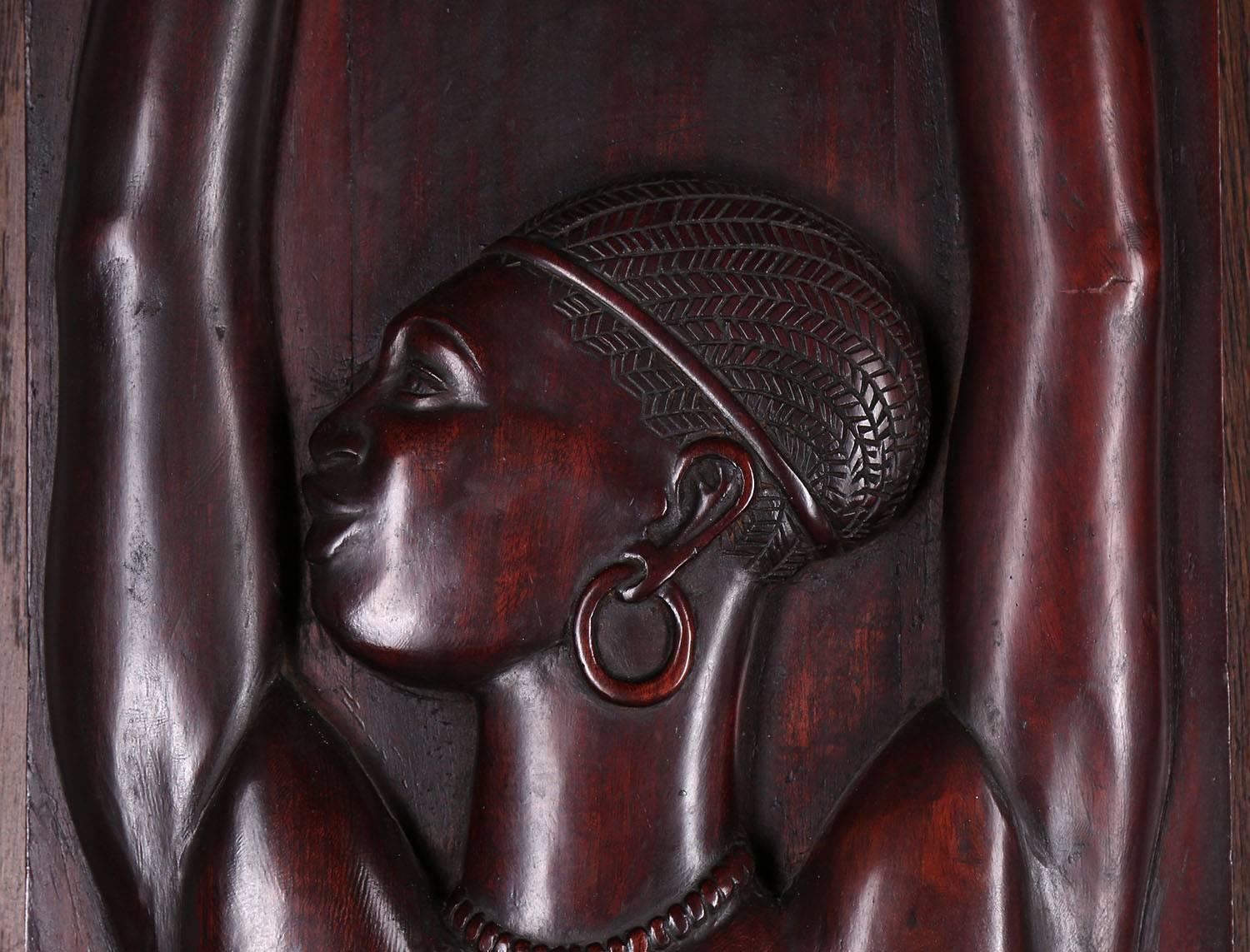 Panneaux nus Masquer's Club - Réalisme américain Sculpture par Stuart Holmes