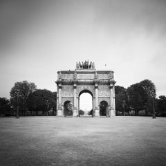 Arco del Triunfo del Carrousel – París, Francia – Fotografía en blanco y negro