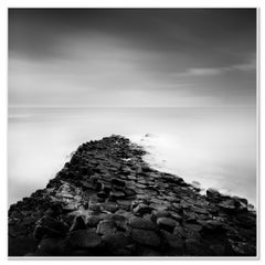 Studie 2 zum Giant’s Causeway, Nordirland, Schwarz-Weiß-Langzeitbelichtung