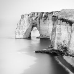 Étude n° 1 de la Côte d'Albâtre – Étretat, France – Photographie de paysage marin en noir et blanc