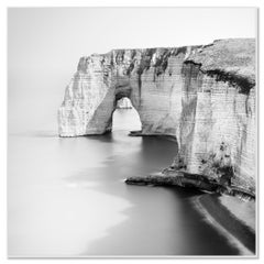 Étude n° 1 de la Côte d'Albâtre – Étretat, France – Photographie de paysage marin en noir et blanc