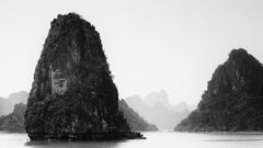 Panoramaaufnahme der Ha-Long-Bucht, Studie 1, Vietnam, Schwarz-Weiß-Kunstfotografie