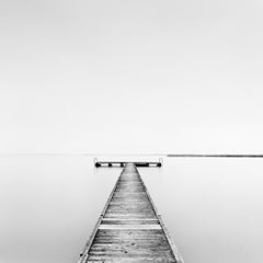Pier-Studie 1 – Neusiedler See, Österreich, minimalistische Schwarz-Weiß-Analogaufnahme