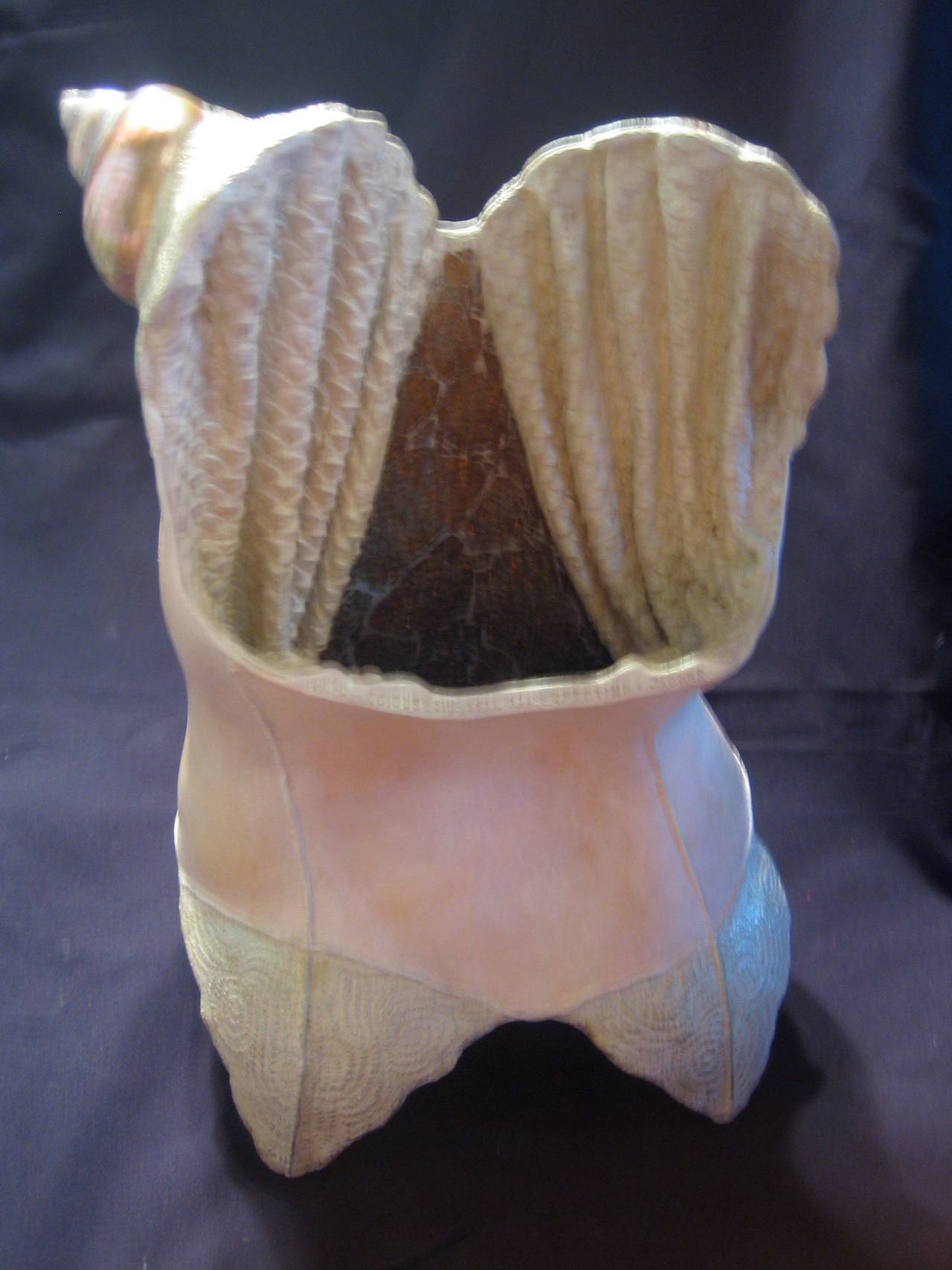 A CONCH-SCIOUS SHE SELL - Contemporary Sculpture by Laura Ann Jacobs