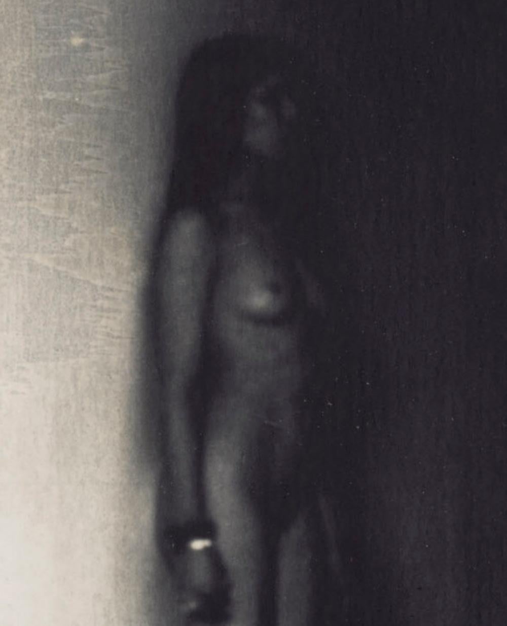 Chelsea Hotel #1 - Emma Summerton, Polaroid, Interieur, Frau, Nackt, Polaroid im Angebot 2