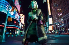 Daphne Times Square 2am Emma Summerton, Mode, Model, Straßenfotografie