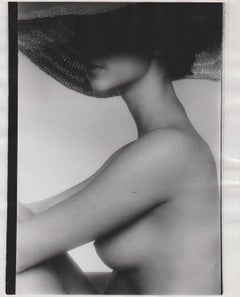 Nude with straw hat