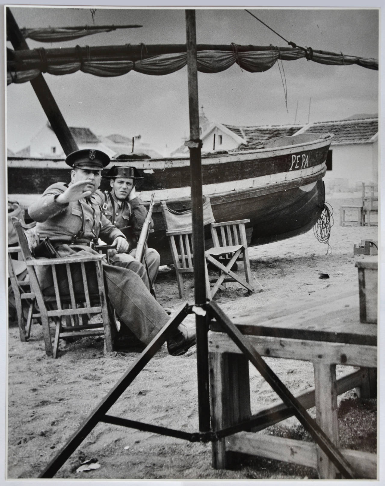 Herbert List Black and White Photograph – Die Sehnsucht und die Liebe - Filmset 1951