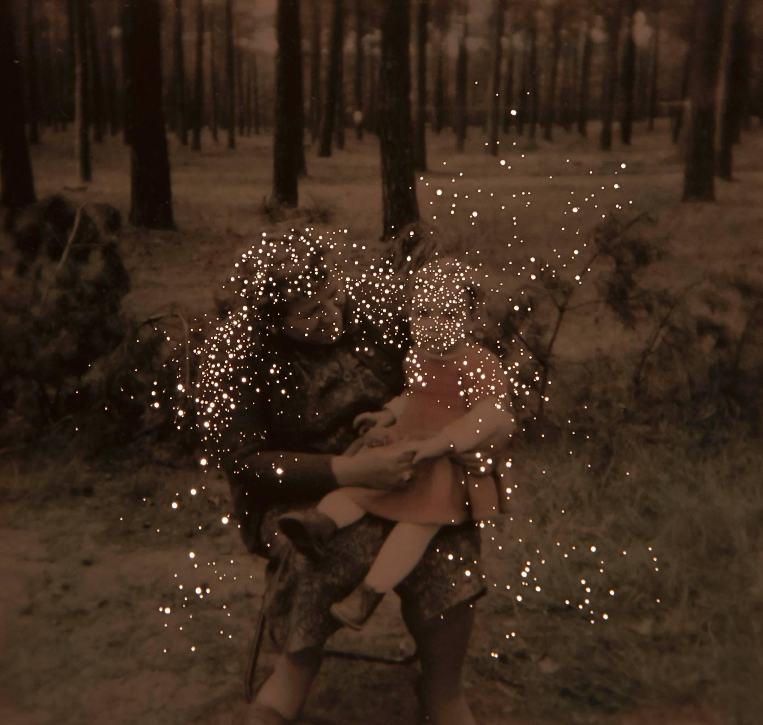 Amy Friend Figurative Photograph – Nach dem Krieg wurde sie hergestellt