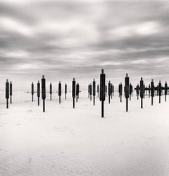 Beachschirme mit gefaltetem Schirm, Montesilvano, Abruzzo, Italien