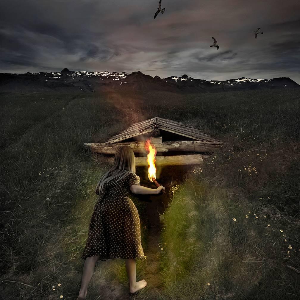 Color Photograph de Tom Chambers - Gallinero vacío
