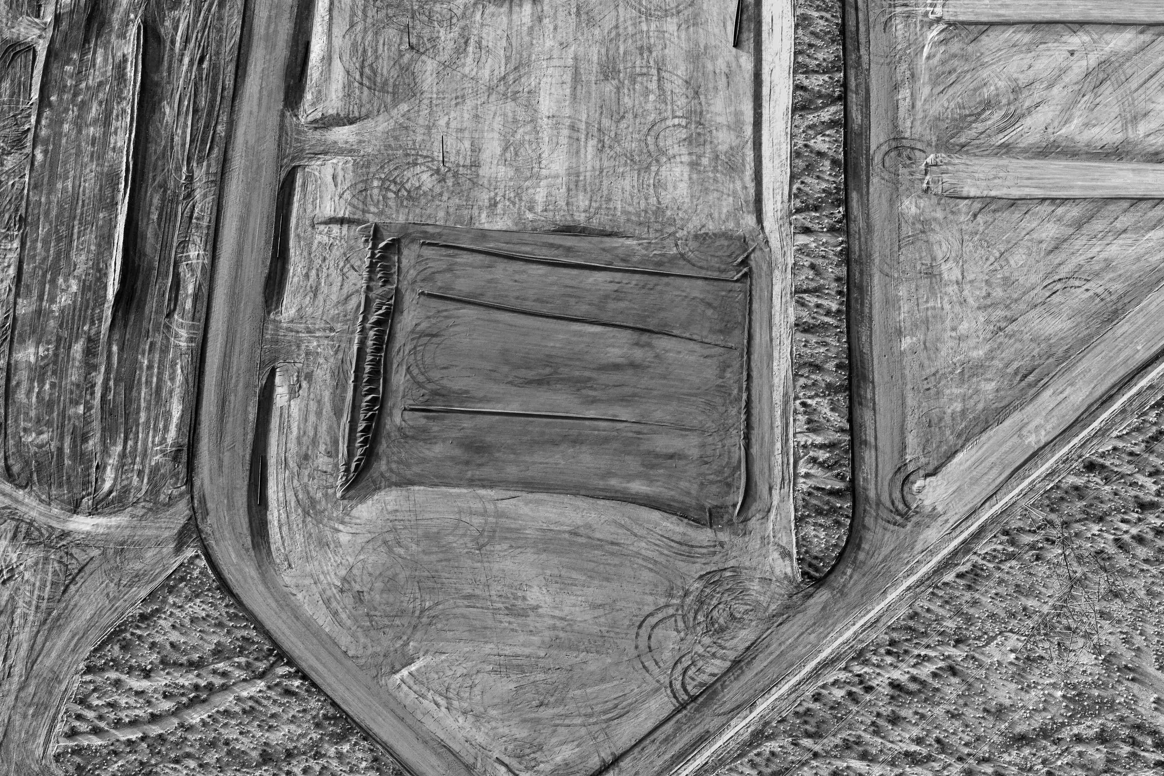Jamey Stillings Black and White Photograph – Evolution der Ivanpah Solar- Evolution, # 0897, 14. Januar 2011