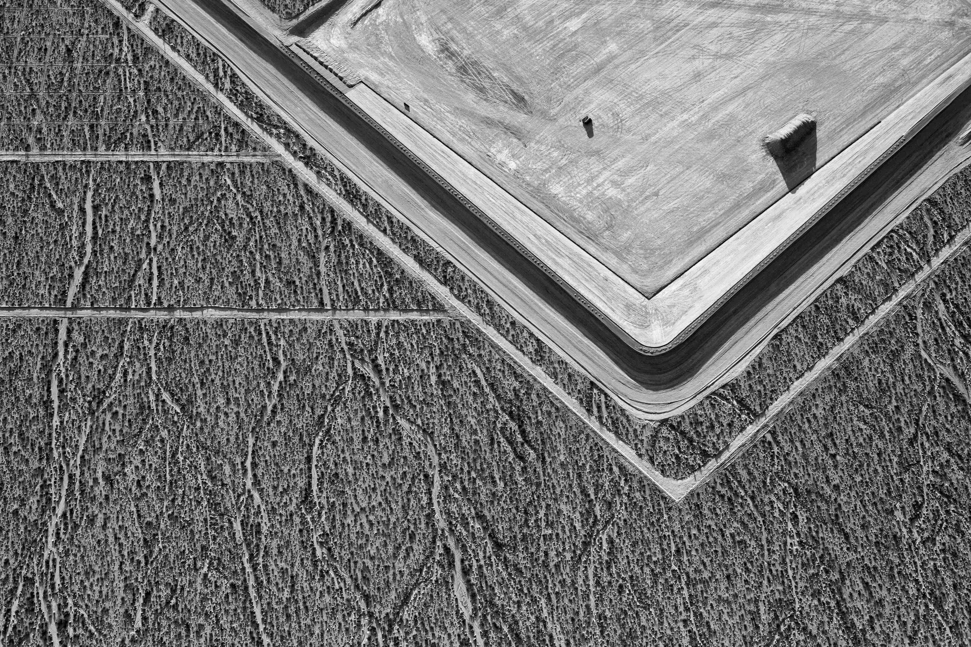 Jamey Stillings Black and White Photograph - Evolution of Ivanpah Solar, # 1157, 21 April 2011