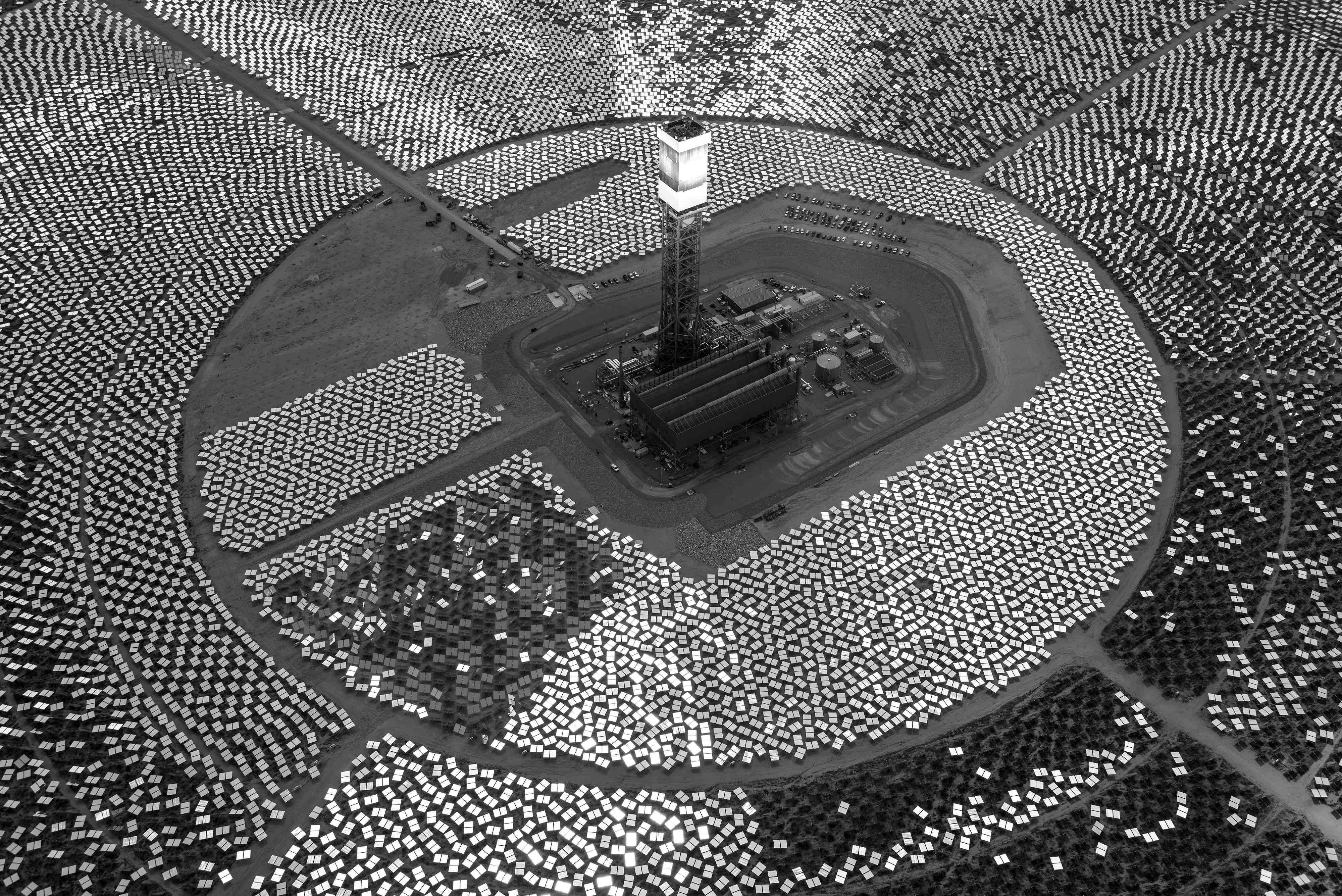 Jamey Stillings Black and White Photograph - Evolution of Ivanpah Solar, #11590 5 September 2013