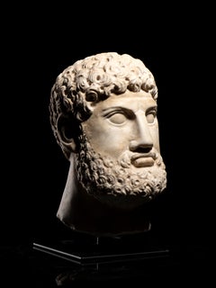 Escultura de mármol blanco: retrato del filósofo griego Demócrito. Griego clásico