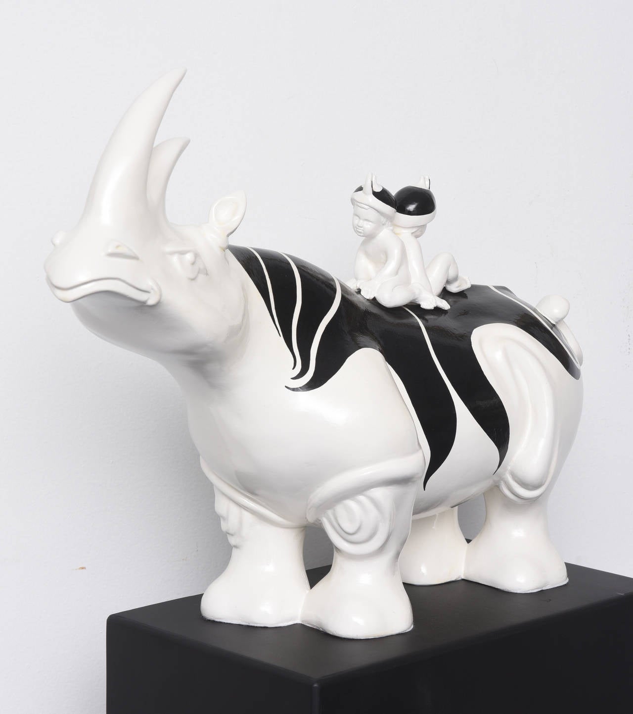 With humour and humility, the artist creates meaningful pieces fed by sense and aesthetic. All his animal sculptures are singular and can be seen in many different ways depending the level of interpretation.