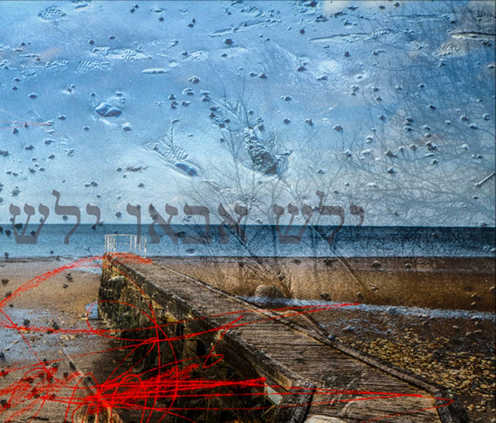 This photography is a mix of a fashion editorial photo shoot, approaching the theme of family: a story about twins, footsteps on a low tide timeless beach of the Independence Day. The Hebrew letters referring to the Jewish History say «To my Mother
