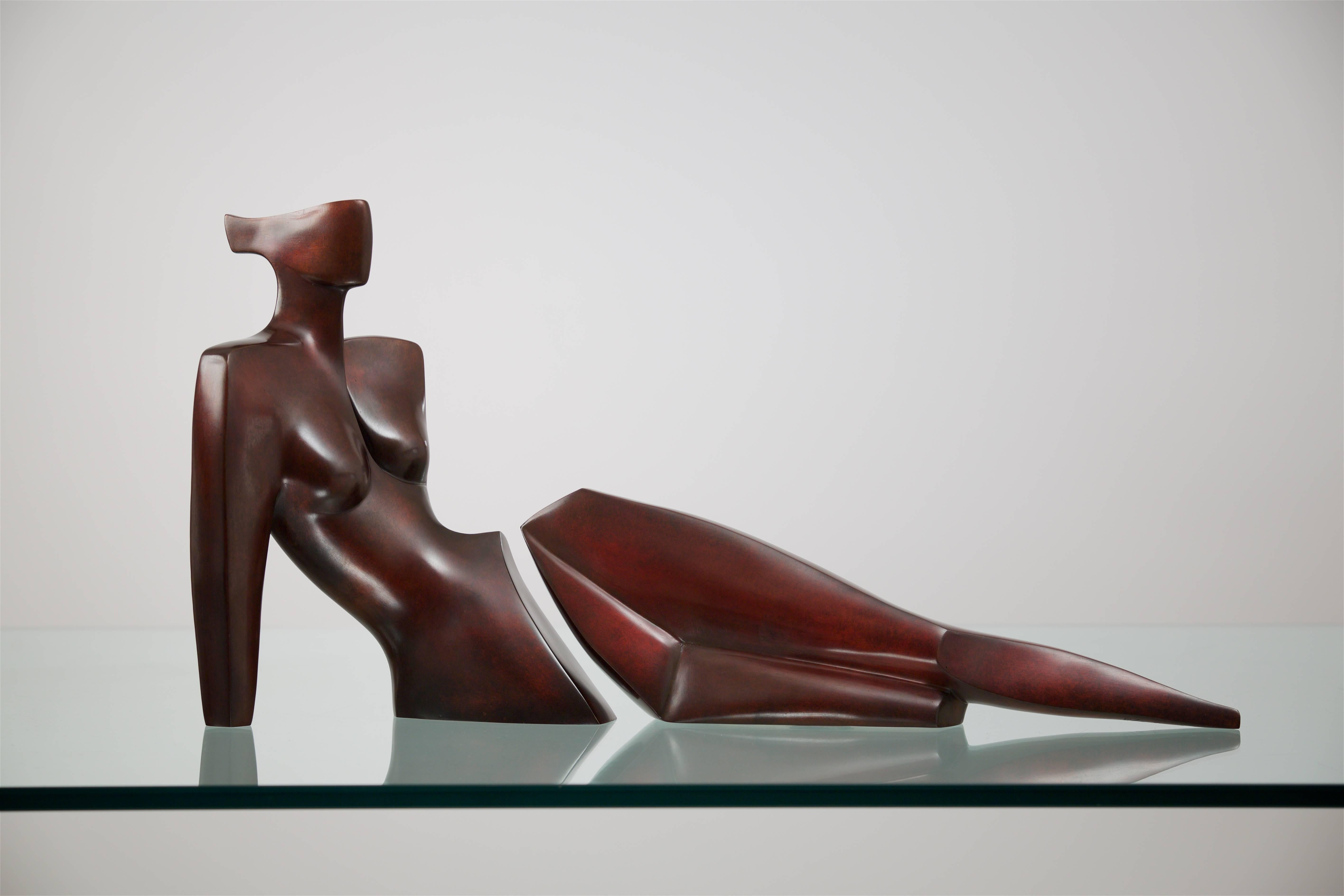 Alresha - Marron Abstract Sculpture par Annette Jalilova