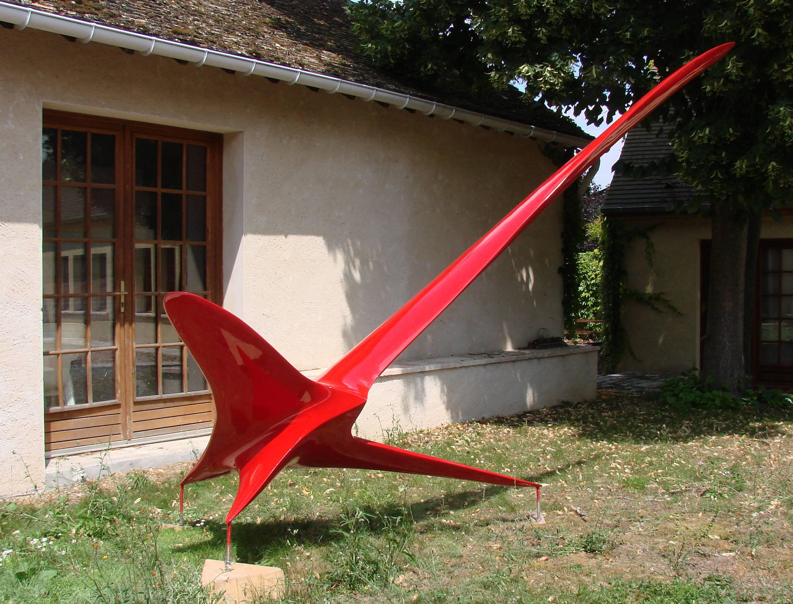 Twin Bird V est une sculpture en résine réalisée par Patrice Breteau, un artiste contemporain français. Cette pièce est disponible en huit couleurs différentes, toutes résistantes à l'exposition aux UV et aux intempéries extérieures.  
Libéré de la