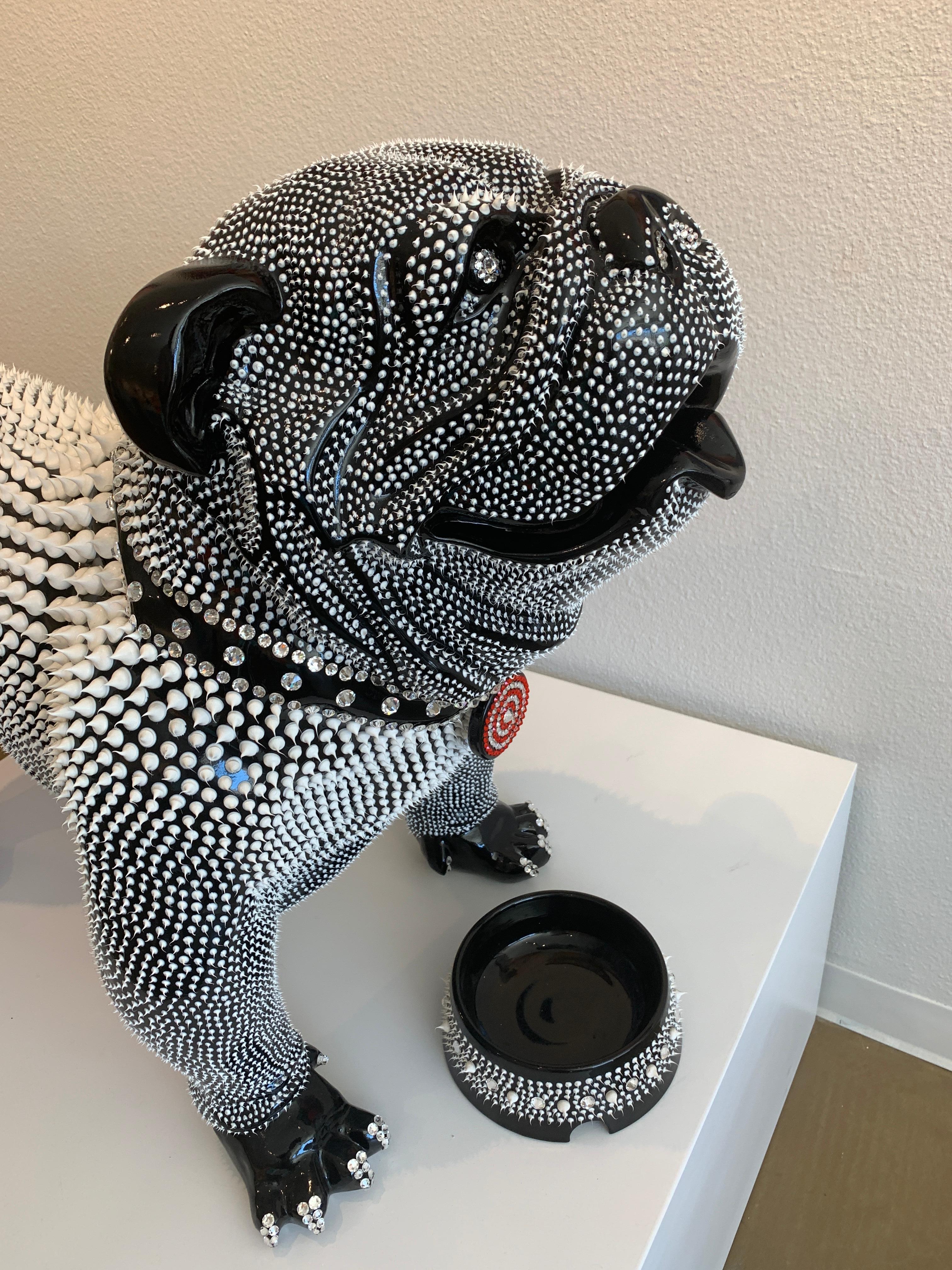 Bulldog #1 and Bowl - Sculpture by Eddy Maniez