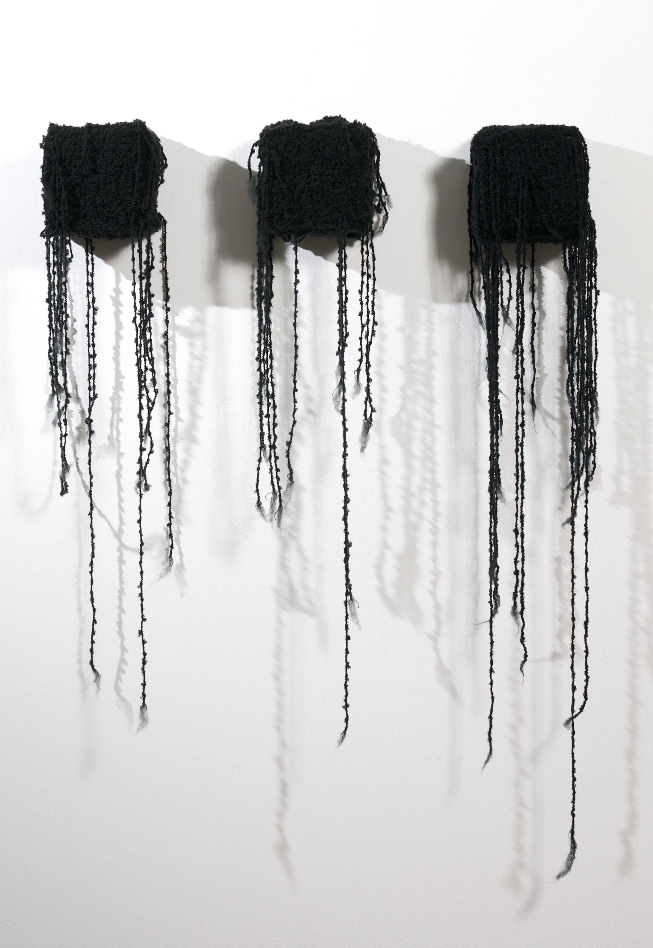 Denise Yaghmourian Abstract Sculpture – Schwarze schwarze Jellyfish 