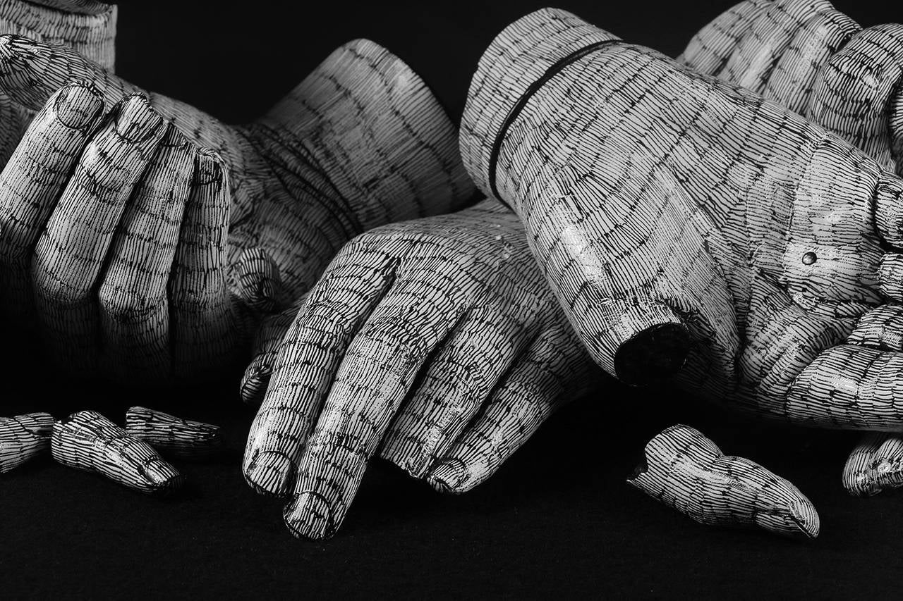 Untitled (my hands) - Sculpture by Anne Muntges