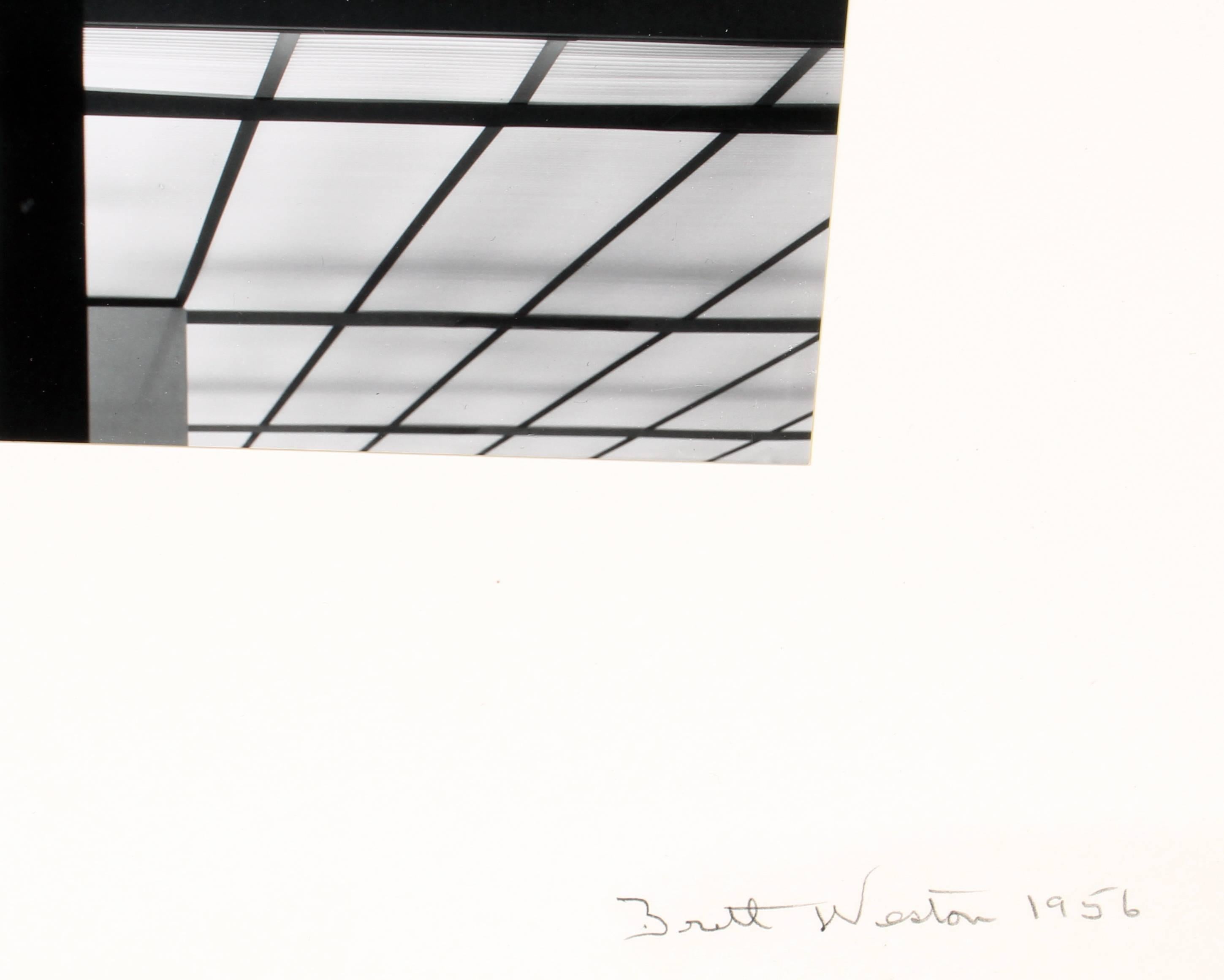Tirelire de confiance du fabricant - Réalisme Photograph par Brett Weston
