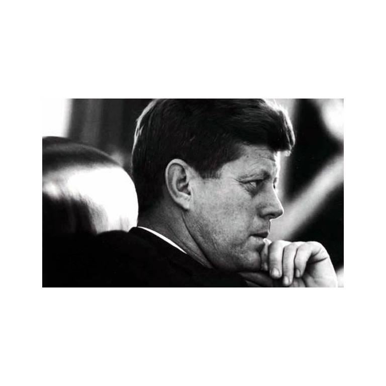 Black and White Photograph Jacques Lowe - « Premier jour au bureau » du président John F. Kennedy, The Oval Office, Washington D.C