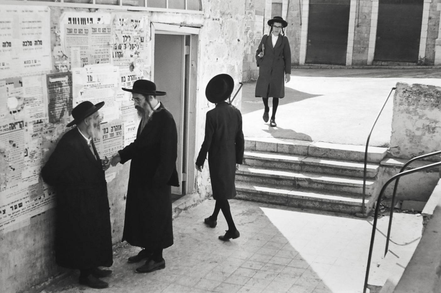 Henri Cartier-Bresson Black and White Photograph - Orthodox Jews, Jerusalem