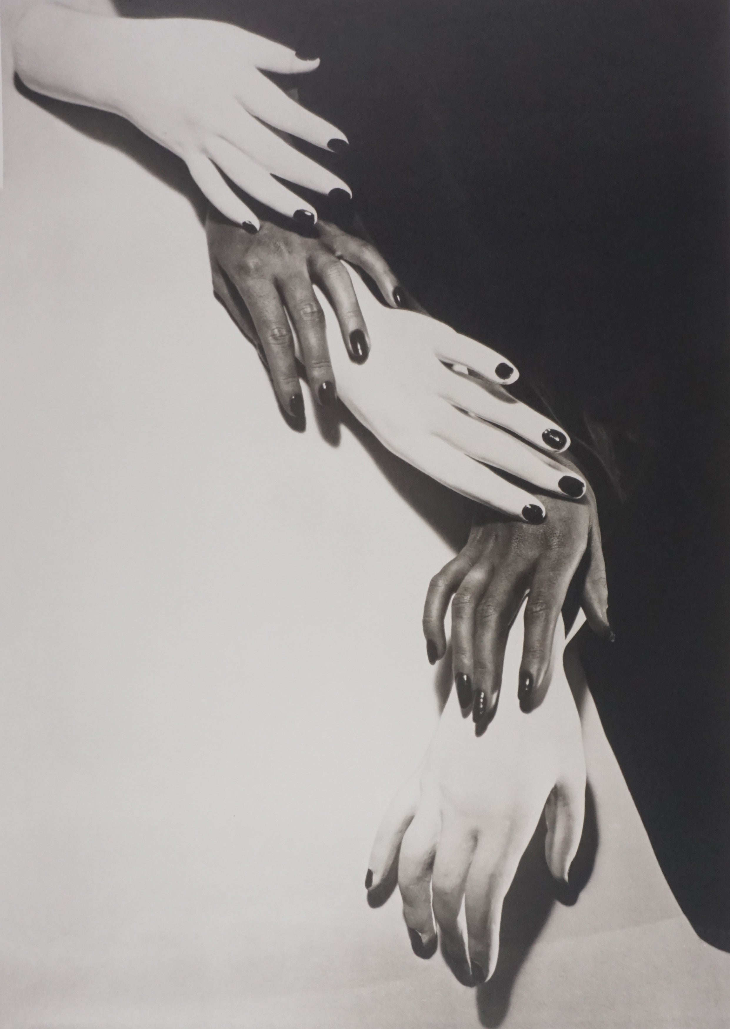 Hands Hands, 1943