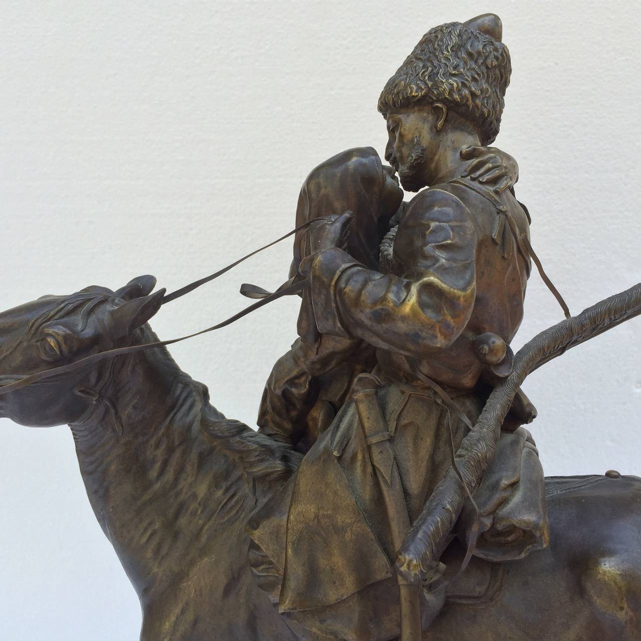 „Der Farewell-Kiss“ – Sculpture von Evgeny Lanceray