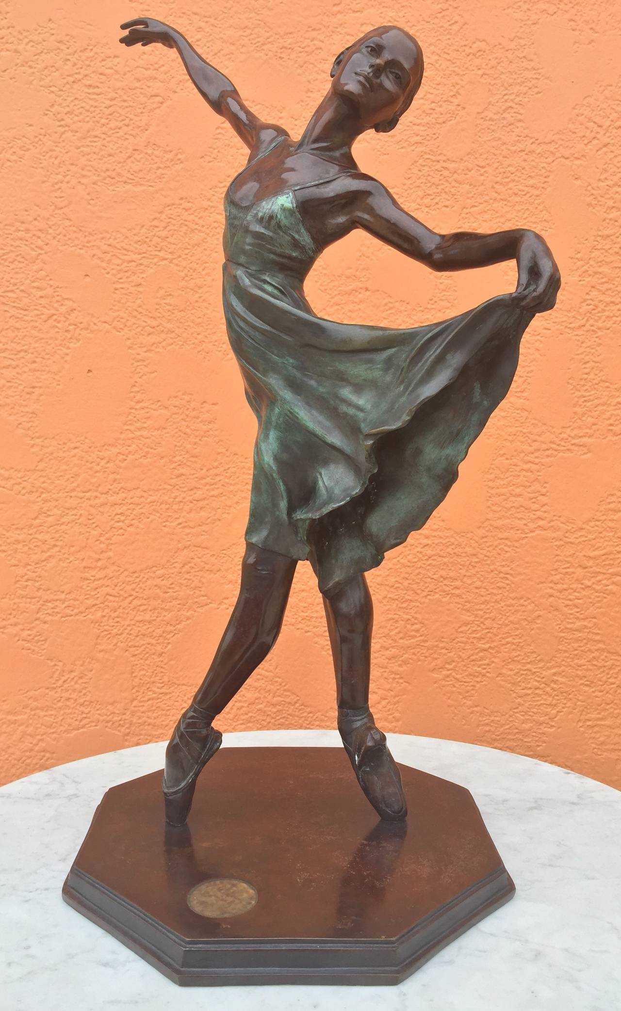 Victor Manuel Villarreal Figurative Sculpture - "En Pointe No. 2"