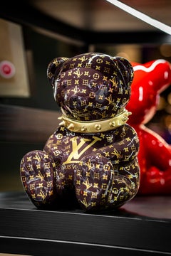 30 cm „LV Tribute“, Braunbär mit goldenem Halsband – vom Künstler signiert