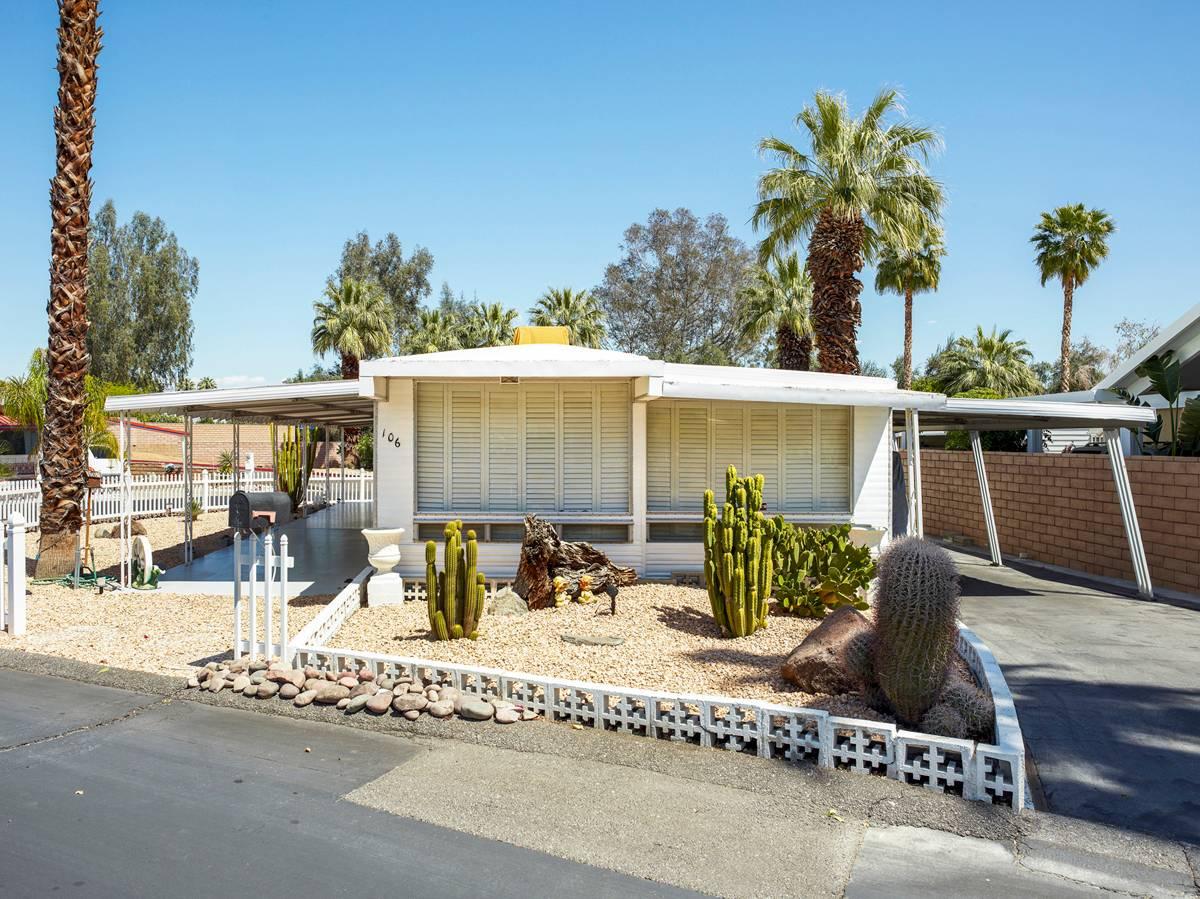 Palm Springs 22 Blue Skies Village - Photograph by Jeffrey Milstein