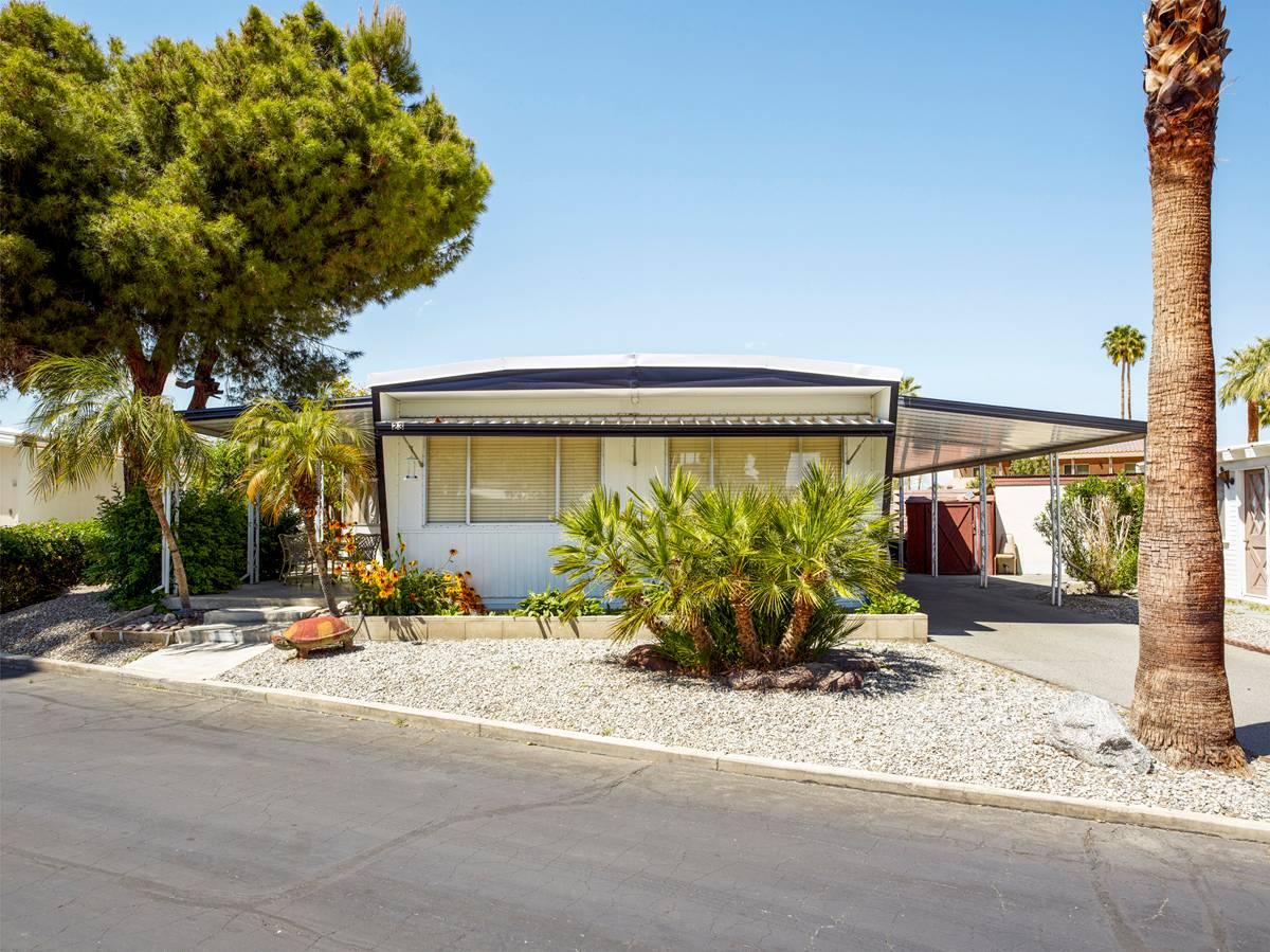 Palm Springs 23 Blue Skies Village - Photograph by Jeffrey Milstein