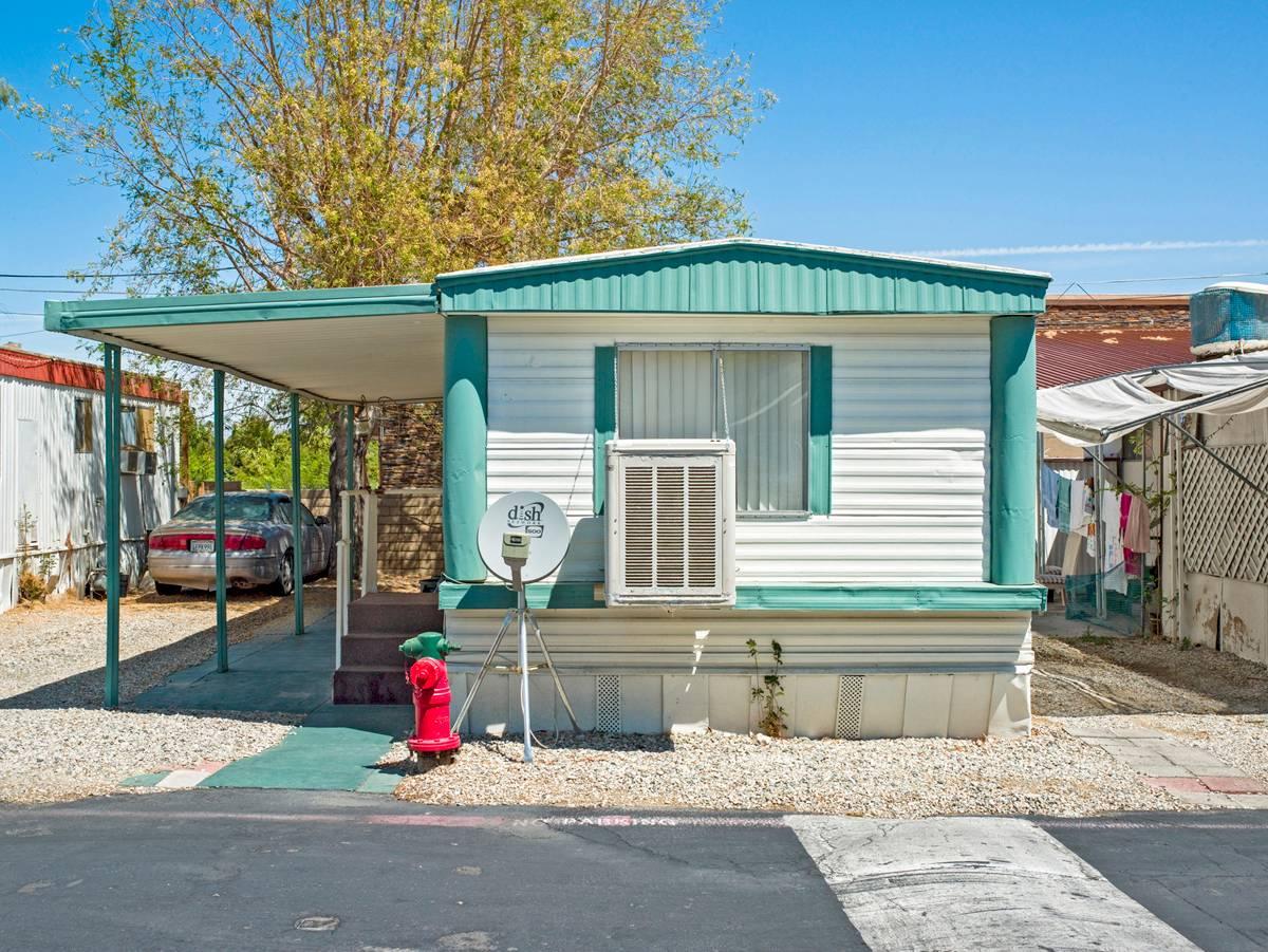 Palm Springs 26 Rancho Mirage Mobile Home Park - Photograph by Jeffrey Milstein