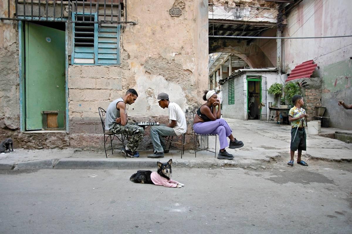 Chess Game, Havana, Cuba - Photograph by Jeffrey Milstein