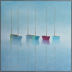Matthew Jay Russell "Cape Dream" 40x40, dipinto a olio raffigurante un paesaggio marino in blu nebbioso con una barca a vela