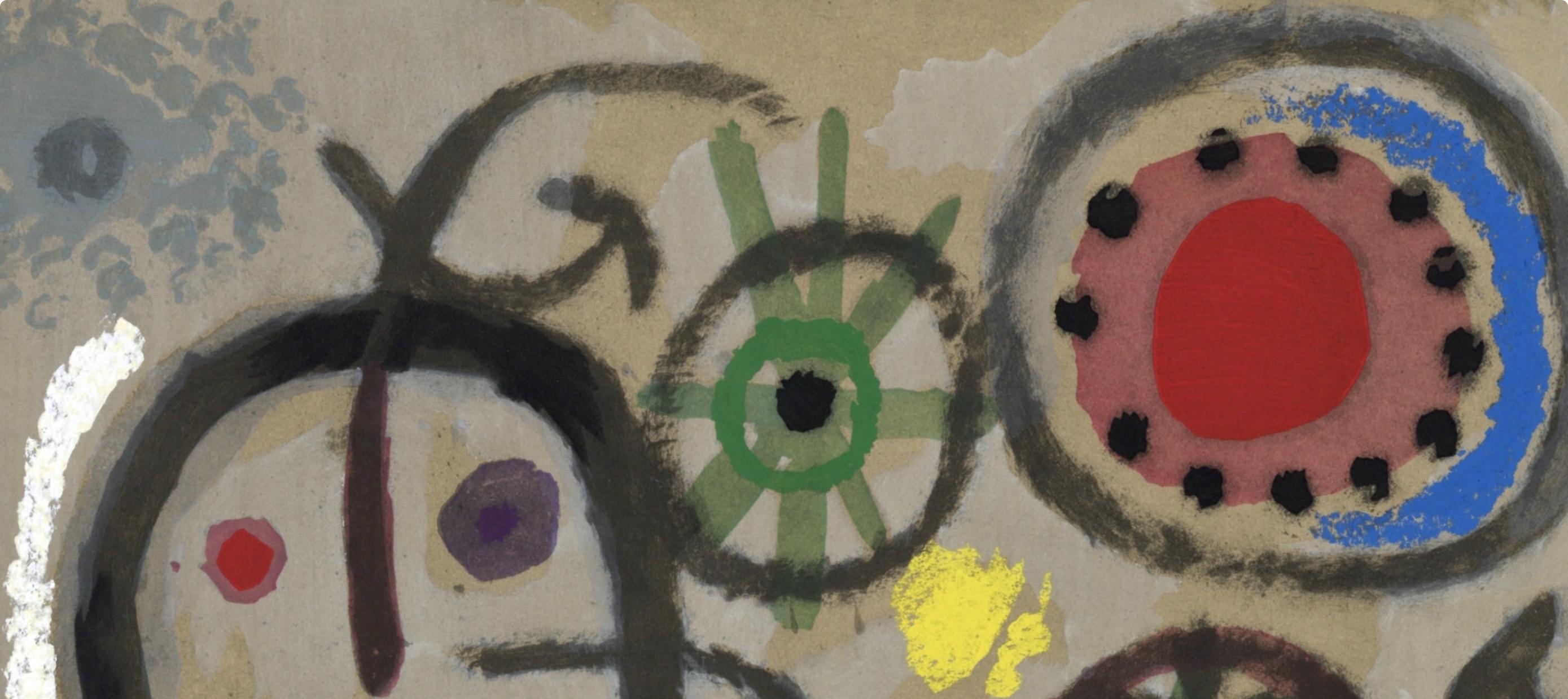 Miró, Femme en prière devant le soleil (C. 103 ; M. 382-383), Cartones (d'après) - Beige Abstract Print par Joan Miró