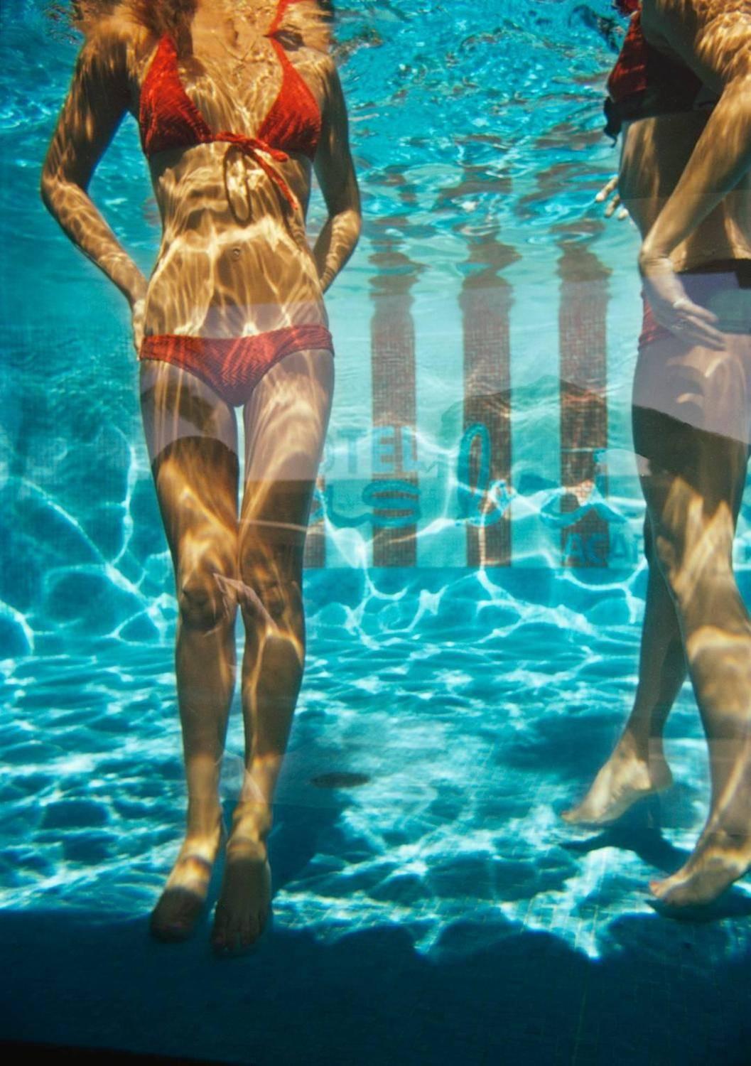 Figurative Photograph Slim Aarons - Pool at Las Brisas, Édition de succession