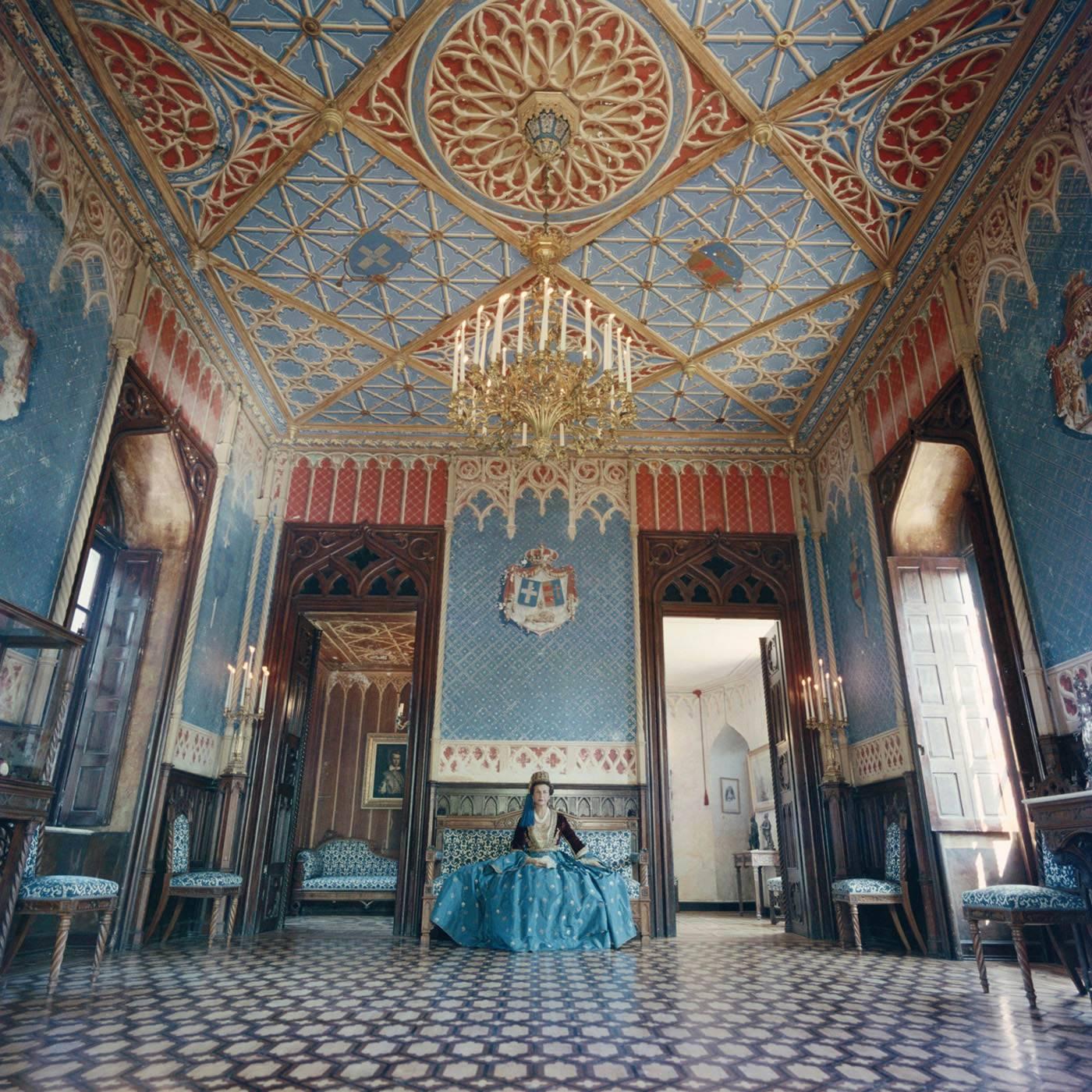 Slim Aarons Portrait Photograph – Jean Serpieri auf der Tour La Reine (Königliche Burg), Athen, Griechenland, Nachlassausgabe