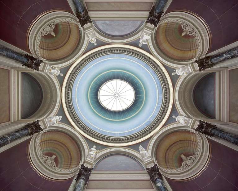 Color Photograph Reinhard Görner - Rotunda, vieille galerie nationale