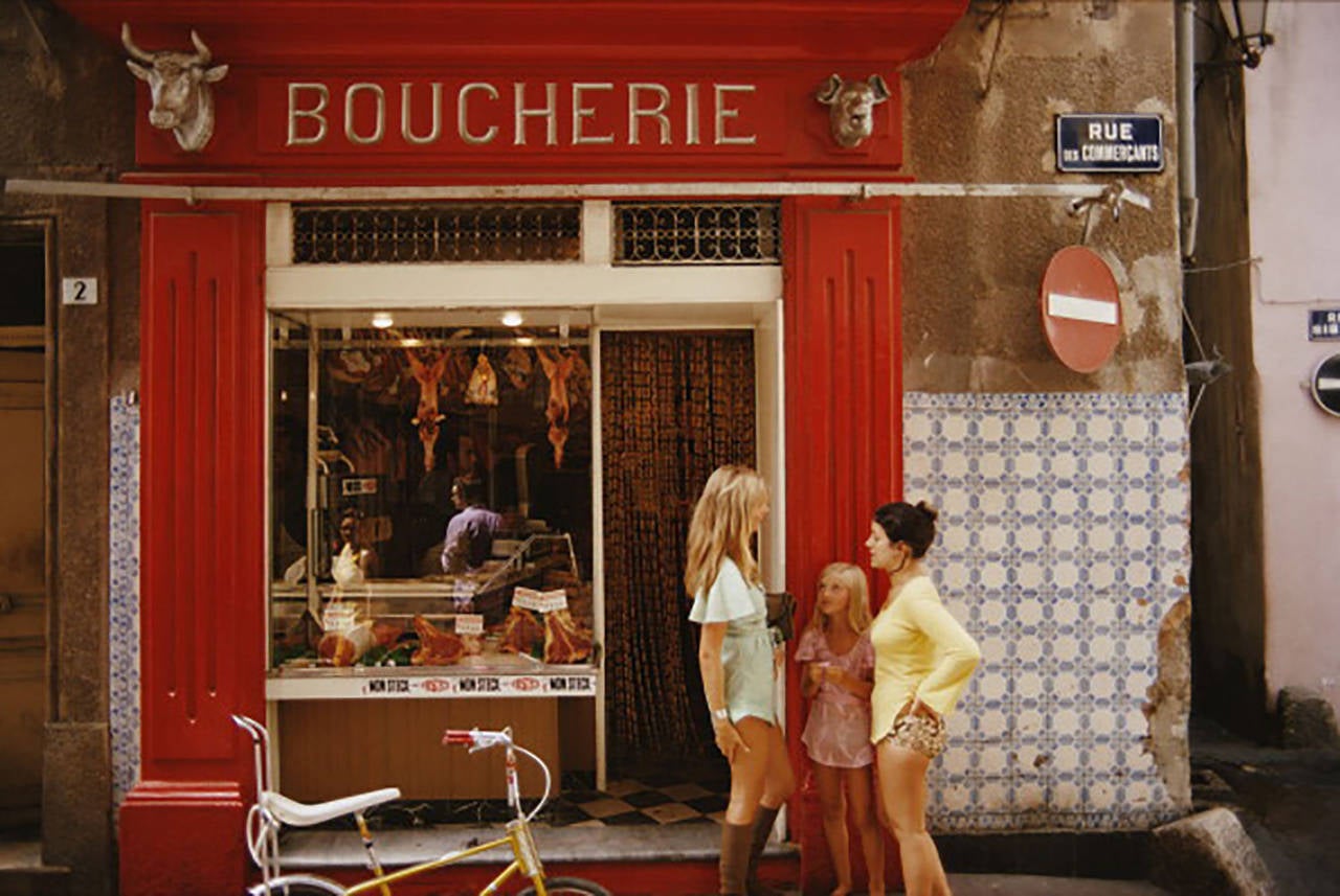 Una boucherie in Rue des Commercants a Saint-Tropez, sulla Costa Azzurra, agosto 1971. 

Slim Aarons 
St-Tropez Boucherie

Spedizione gratuita dal rivenditore al tuo corniciaio, in tutto il mondo.

60 x 40 pollici
$3950

40 x 30 pollici
$3350

30 x