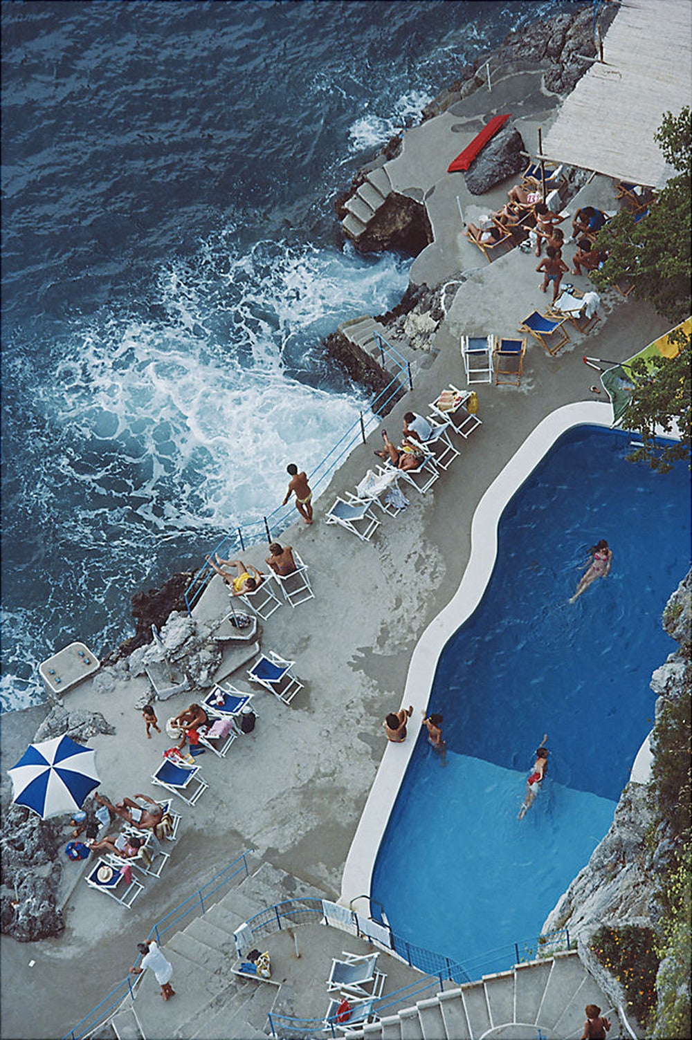 Blick auf den Pool am Meer im Hotel St. Caterina, Amalfi, Italien, September 1984.

Schlanke Aarons
Pool an der Amalfiküste
Chromogener Lambda-Druck
Slim Aarons Estate Edition

Kostenloser Versand an Ihren Einrahmer, weltweit.

60 x 40