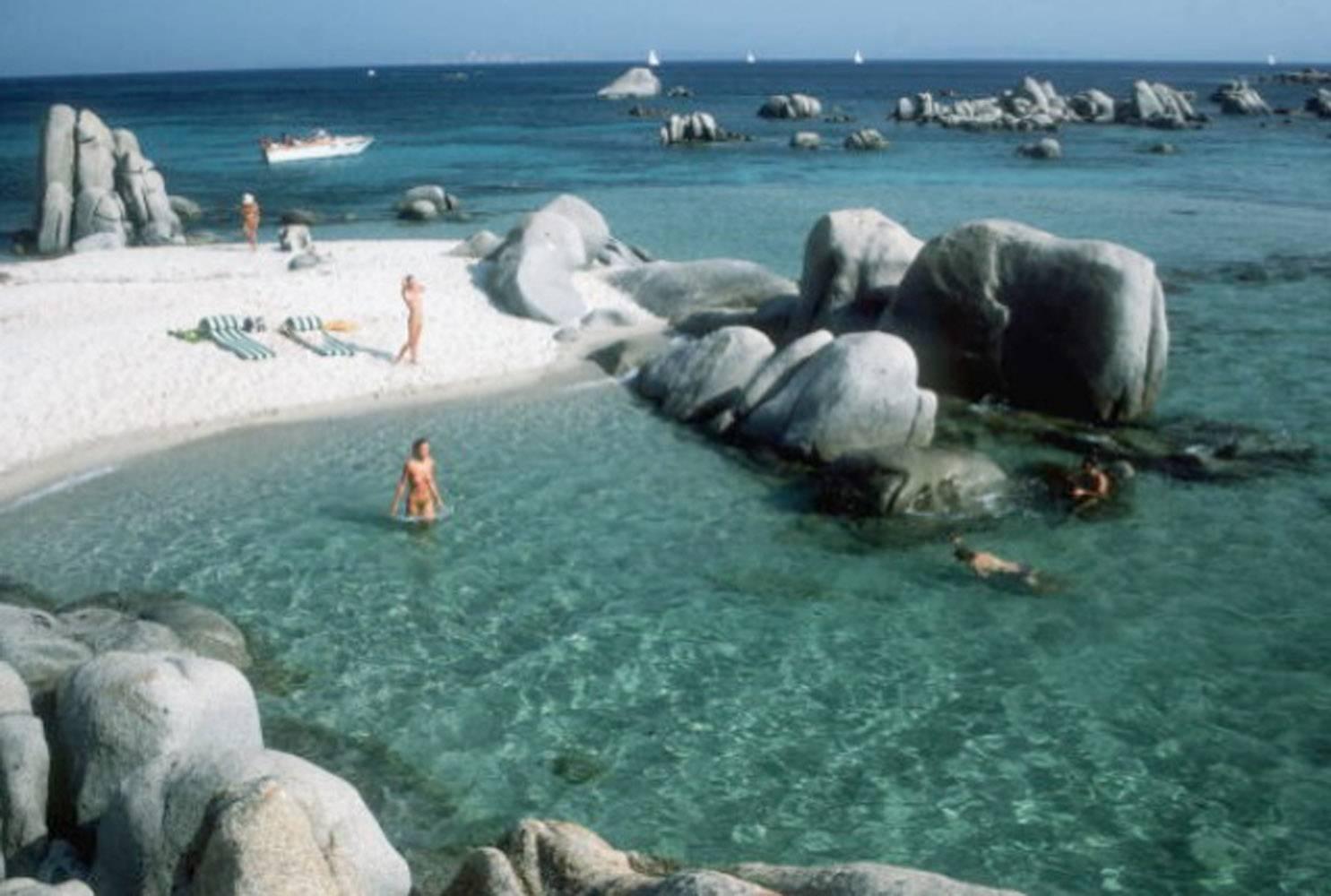 Slim Aarons „Cavallo Bathers, Corsica“ (Nachlassausgabe von Slim Aarons Estate)